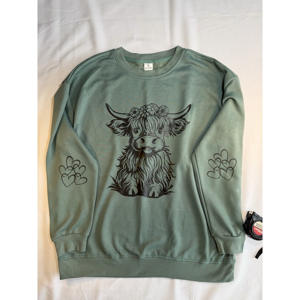 Highland Cow Crew Neck Green Long sleeve Sweatshirt Women's Size Small